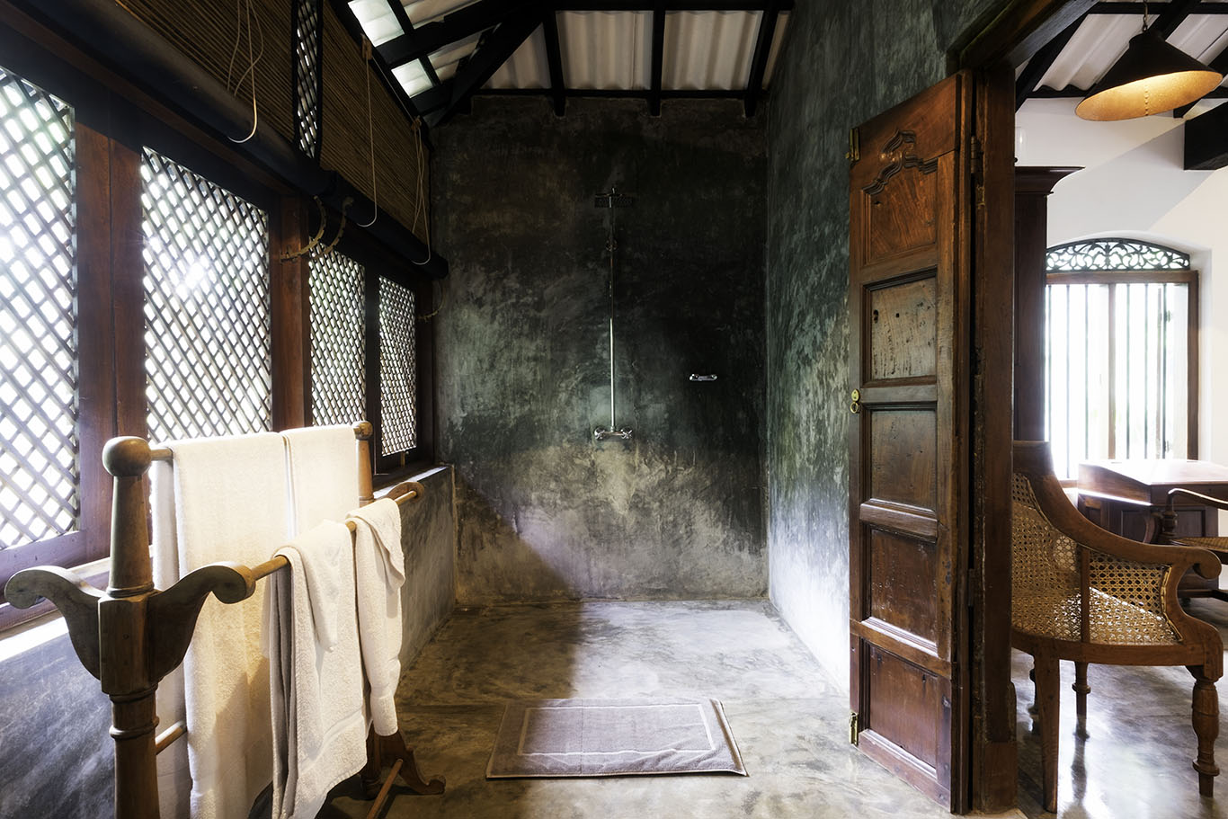 Bathroom at Mango Wing in Nisala Arana